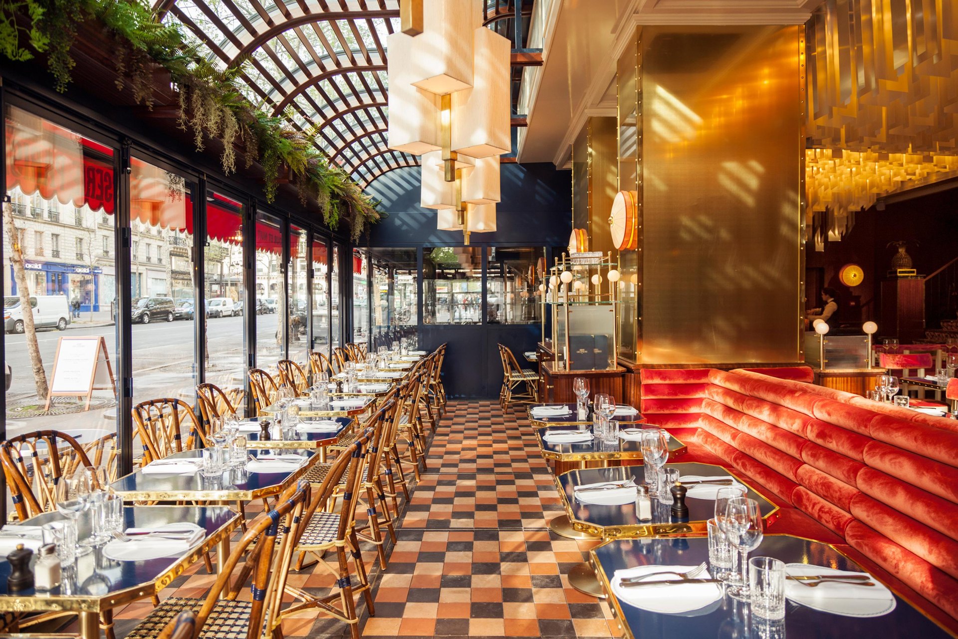 Grand Café Capucines — светлая застеклённая терраса